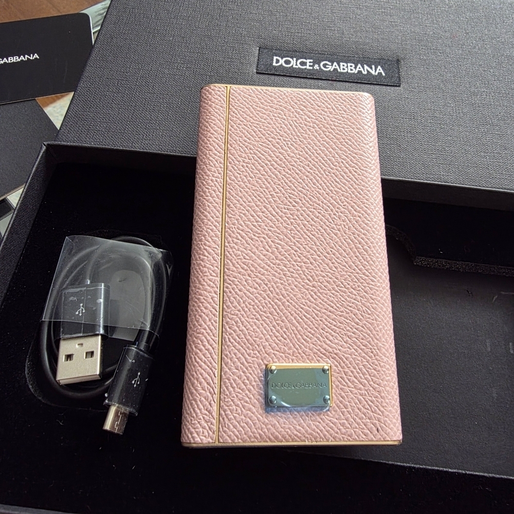 Dolce & Gabbana Pink Power Bank - Picture 3 of 5